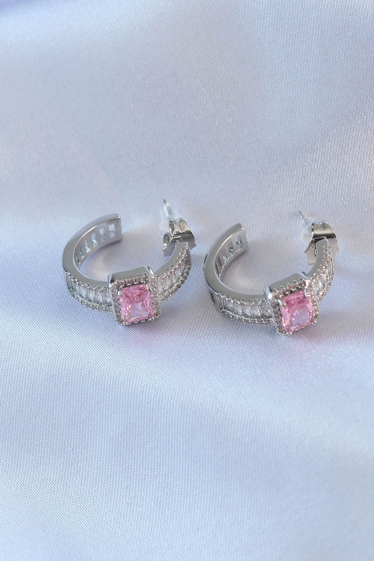 VIP Seri Gümüş Renk Yarım Halka Model Zirkon Taşlı Pirinç Kadın Küpe-0