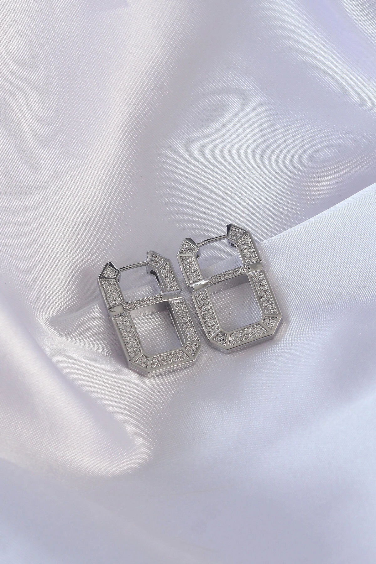 Vip Seri Pirinç Gümüş Renk Zirkon Taşlı Serenay Küpesi-0