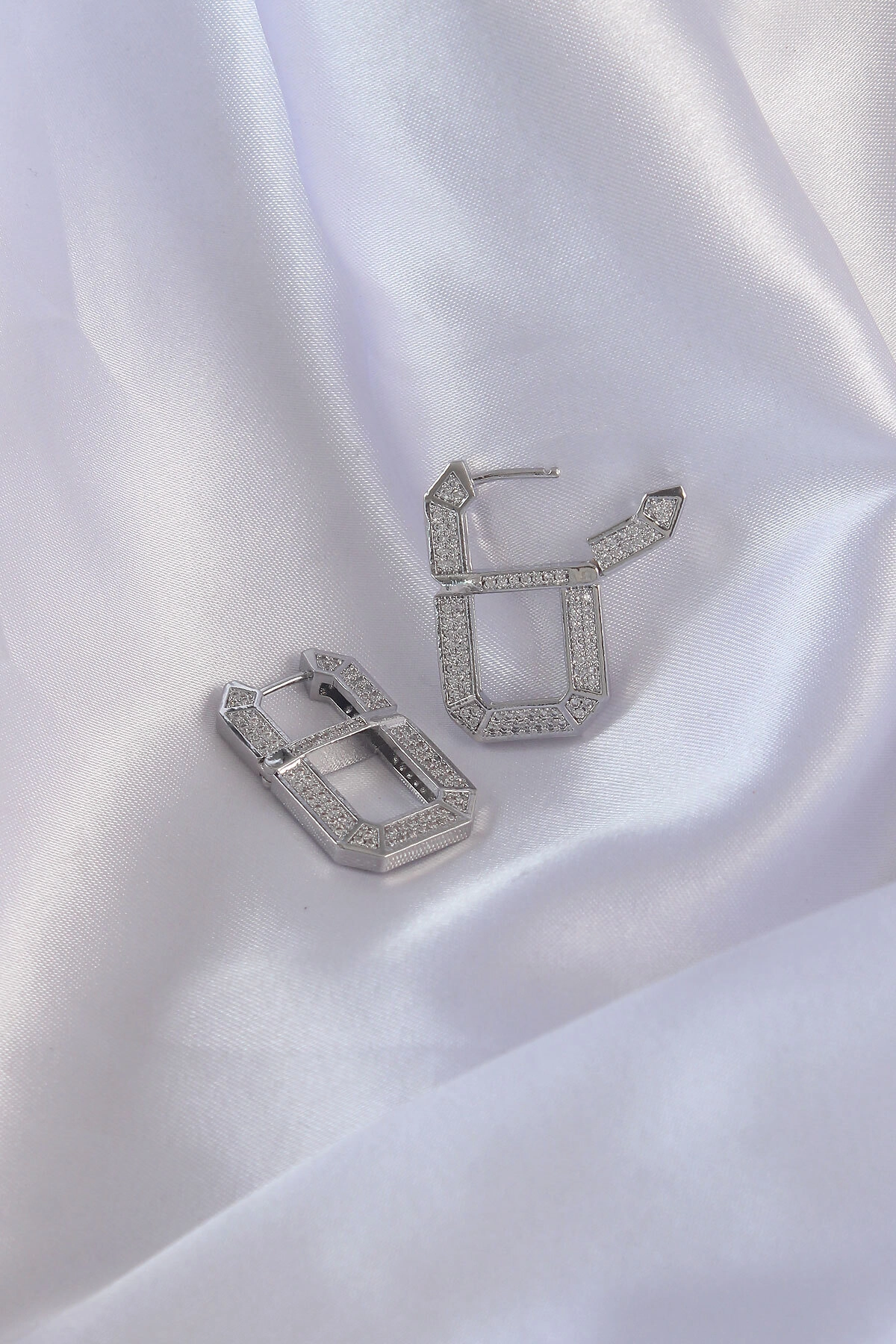 Vip Seri Pirinç Gümüş Renk Zirkon Taşlı Serenay Küpesi-1