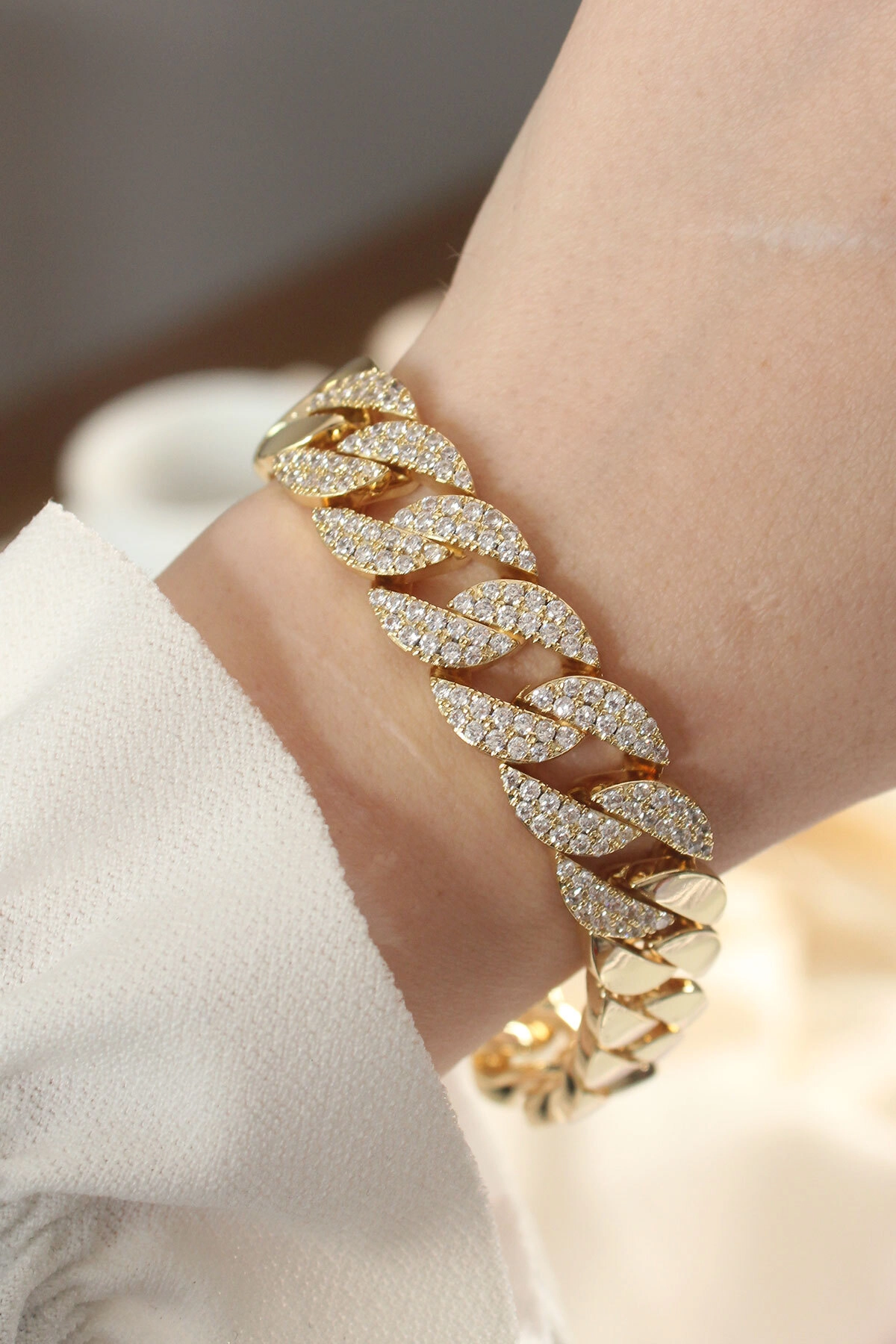 Vip Seri Pirinç Ortası Zirkon Taşlı Gold Renk Gurmet Bileklik-0