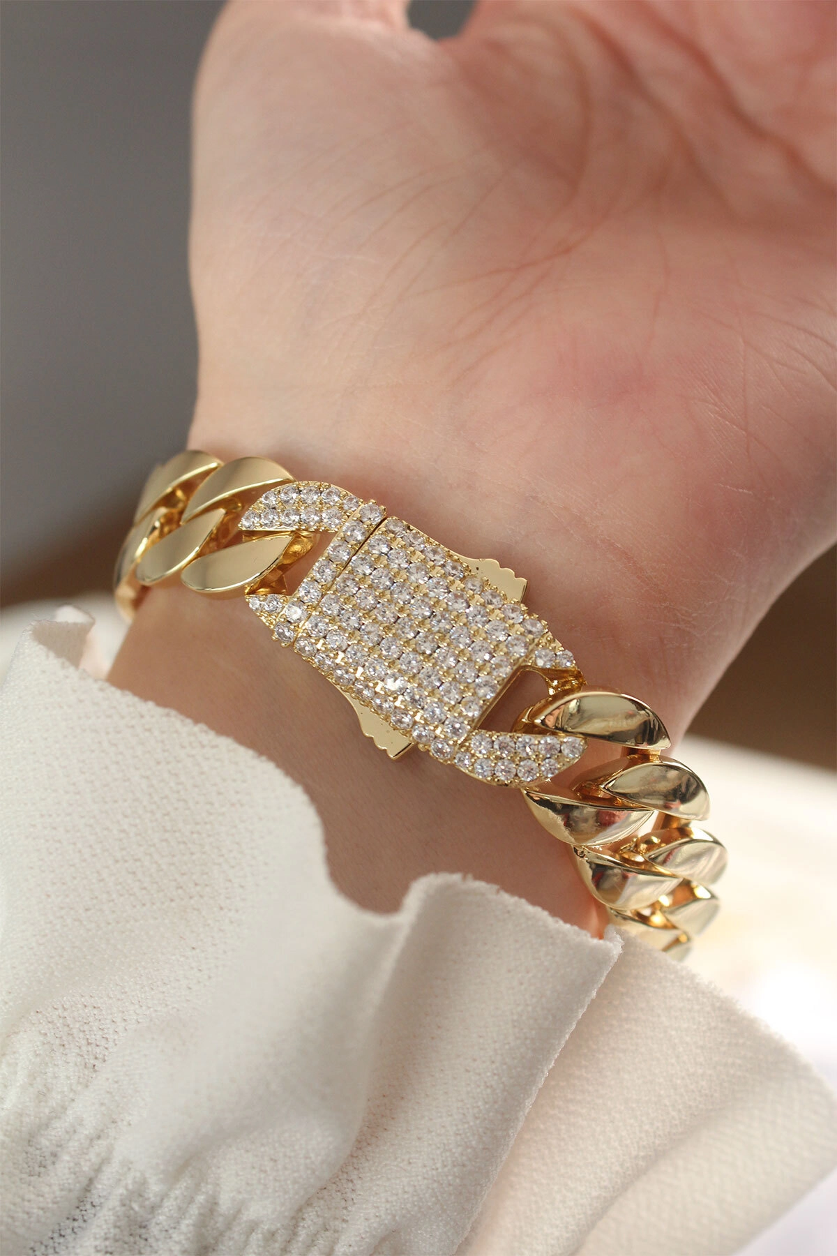 Vip Seri Pirinç Ortası Zirkon Taşlı Gold Renk Gurmet Bileklik-1