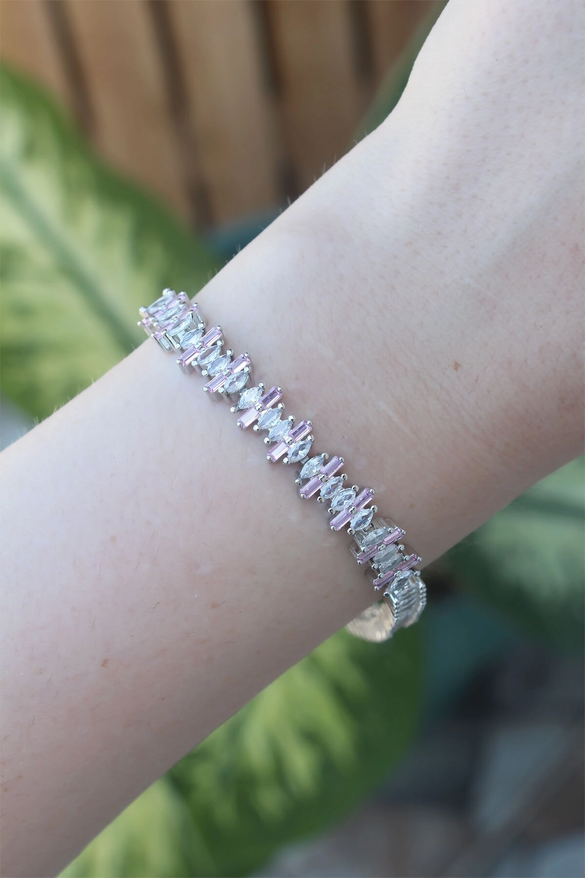 Vip Seri Pirinç Pembe Zirkon Taşlı Gümüş Renk Baget Model Bileklik-1