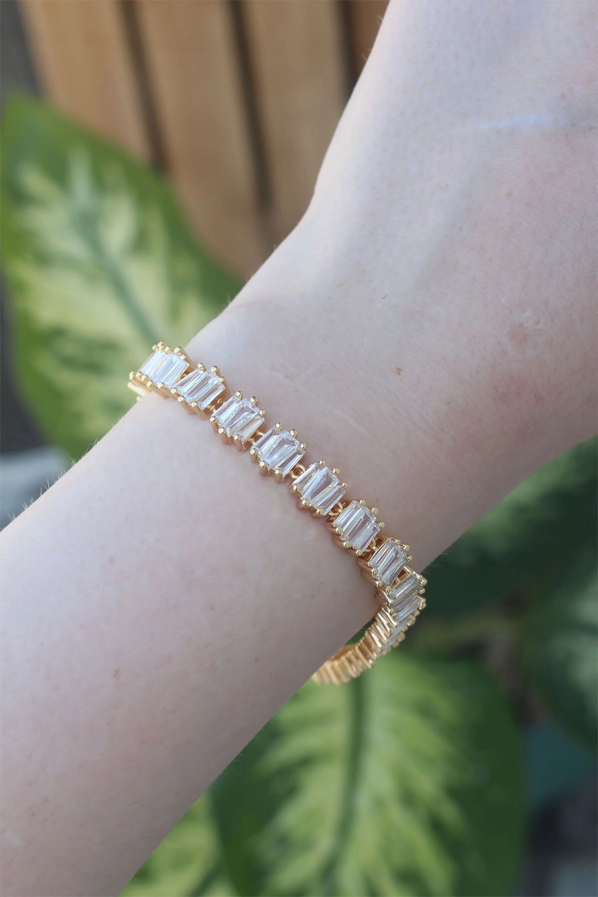Vip Seri Pirinç Zirkon Taşlı Gold Renk Kare Su Yolu Model Bileklik-1