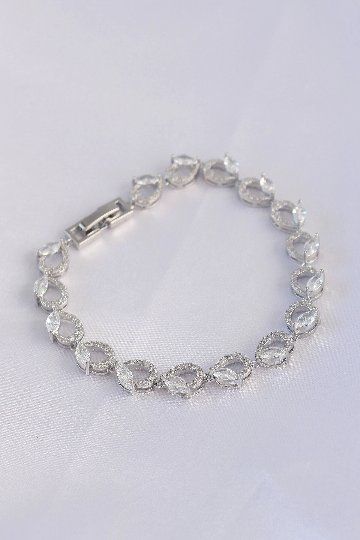 Vip Seri Pirinç Zirkon Taşlı Gümüş Renk Arpa Model Bileklik-0