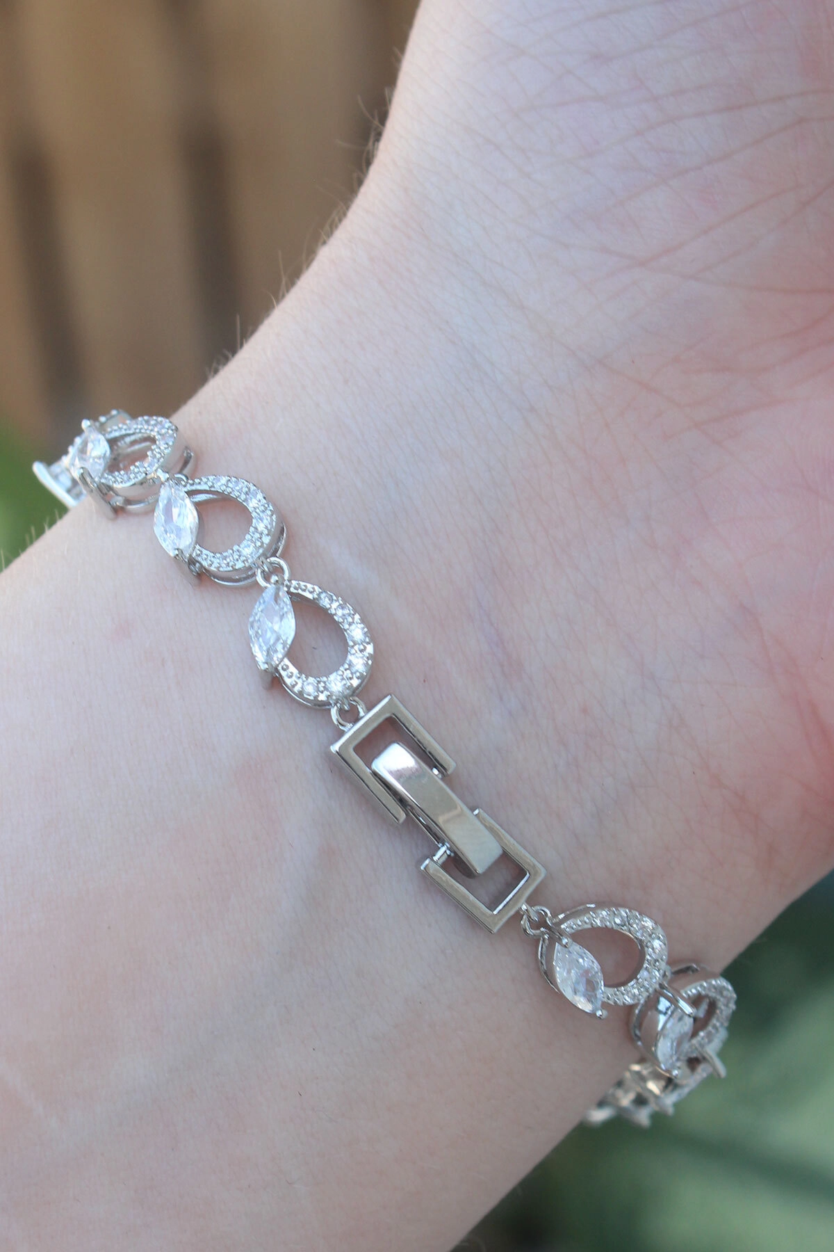 Vip Seri Pirinç Zirkon Taşlı Gümüş Renk Arpa Model Bileklik-1