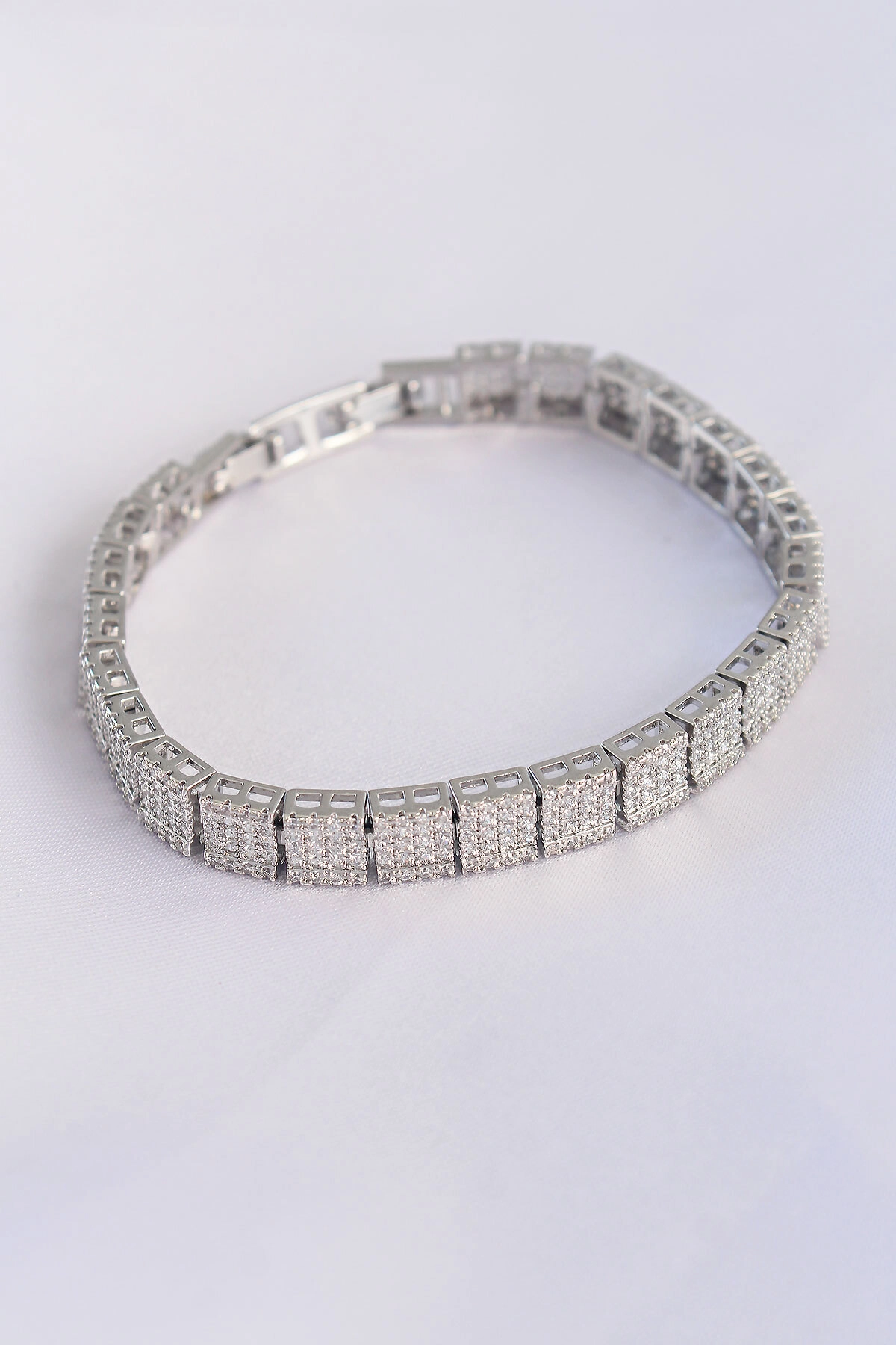 Vip Seri Pirinç Zirkon Taşlı Gümüş Renk Kare Su Yolu Model Bileklik-0