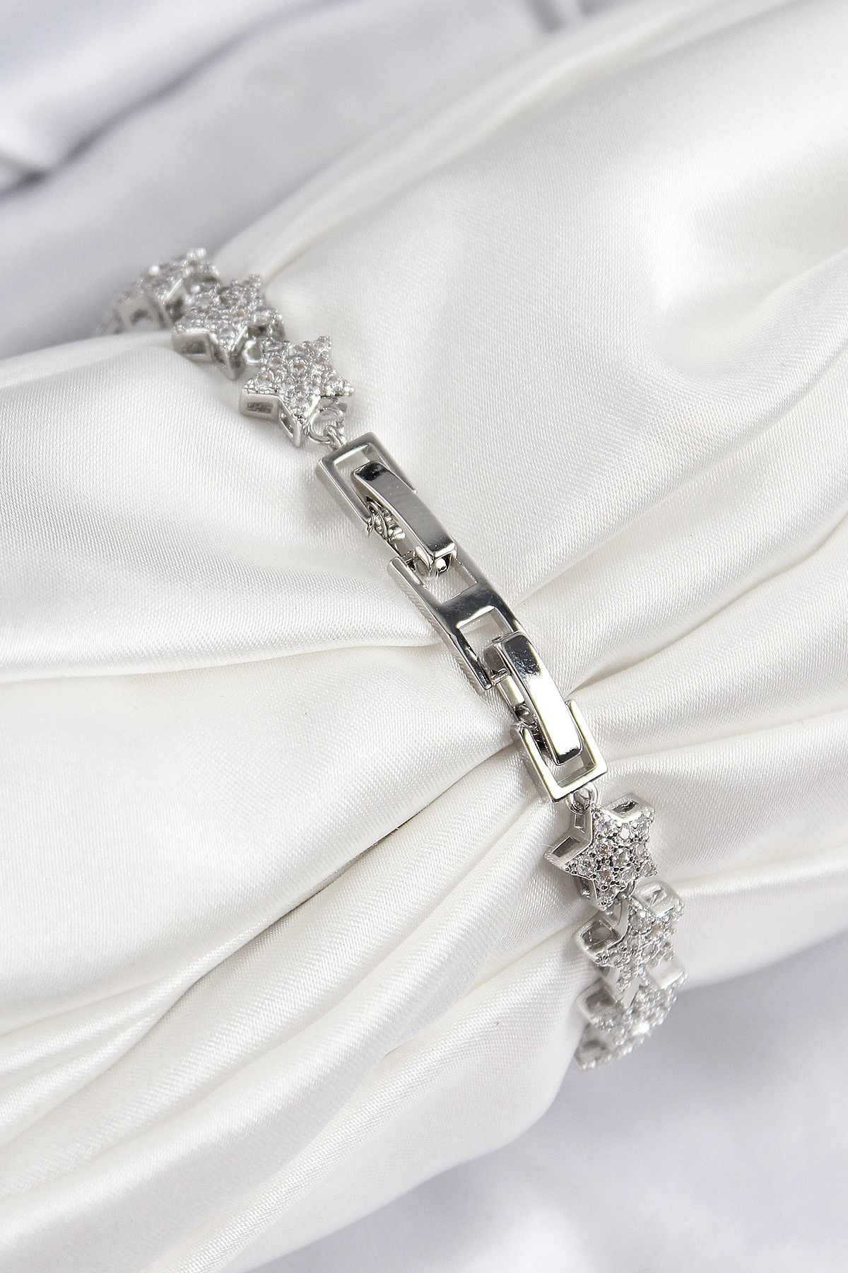 VIP Seri Pirinç Zirkon Taşlı Sıralı Yıldız Model Gümüş Renk Kadın Bileklik-1