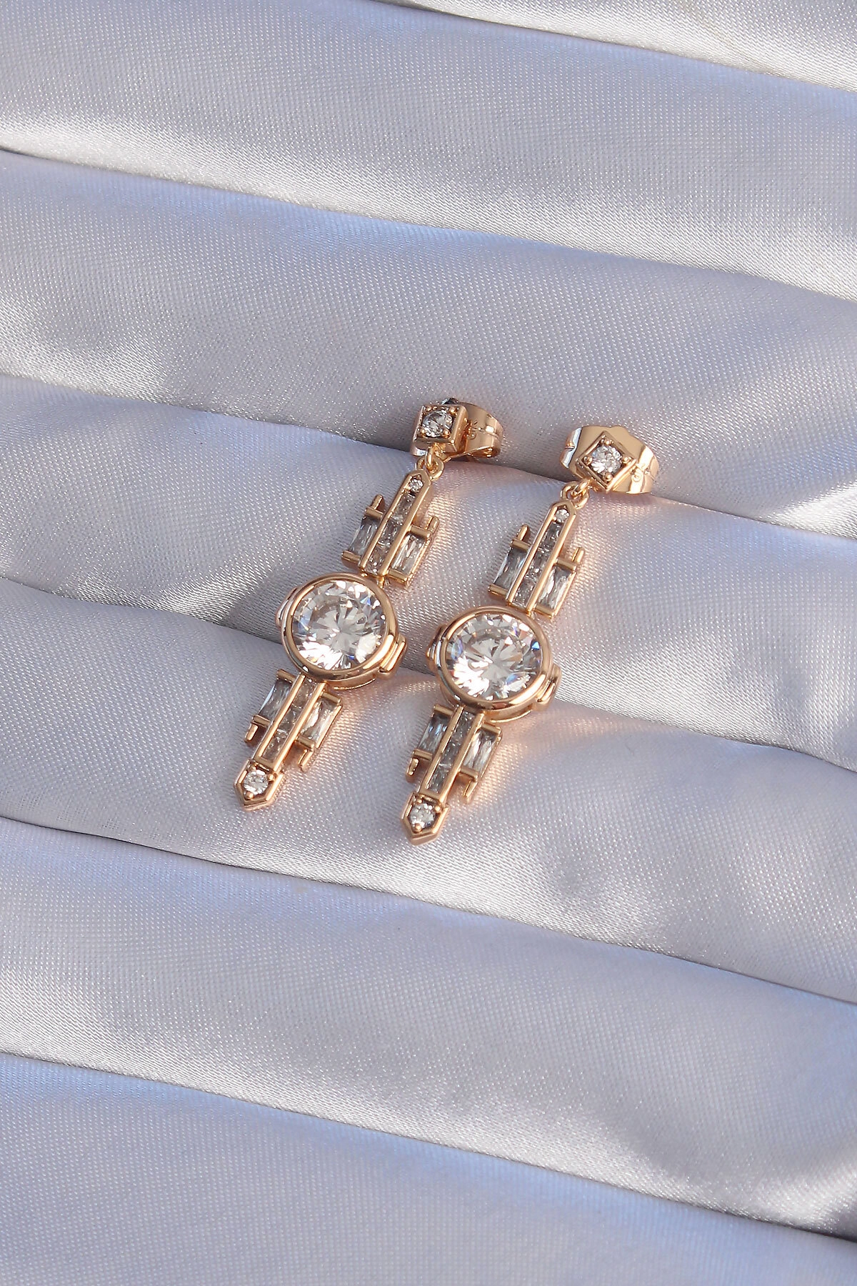 XUPİNG Rose Renk Zirkon Taşlı Geometrik Sallantılı Küpe-1