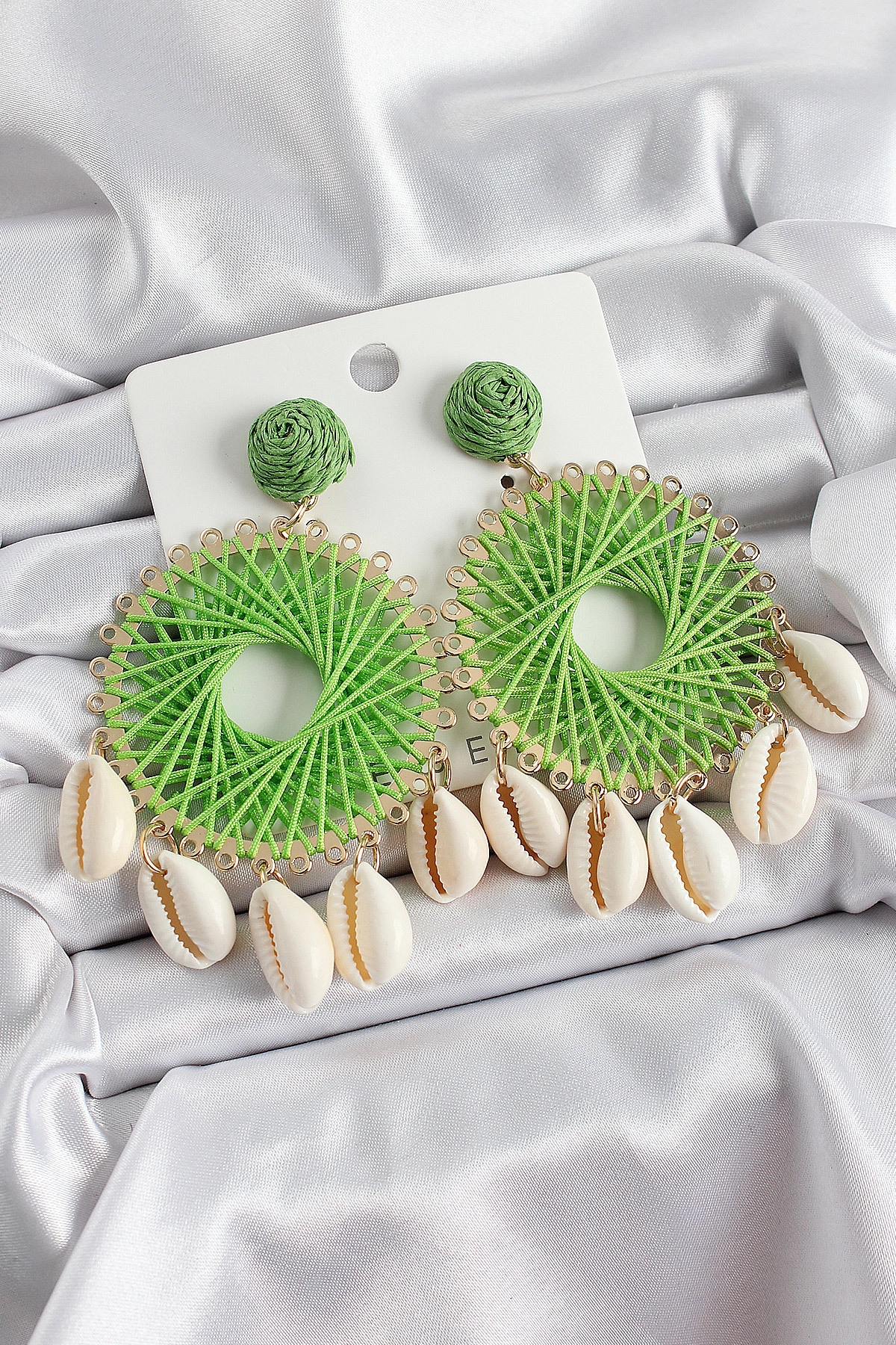 Yeşil Hasır Örgü Sarmal Model Sallantılı Deniz Kabuğu Detaylı Gold Renk Kadın Küpe-0