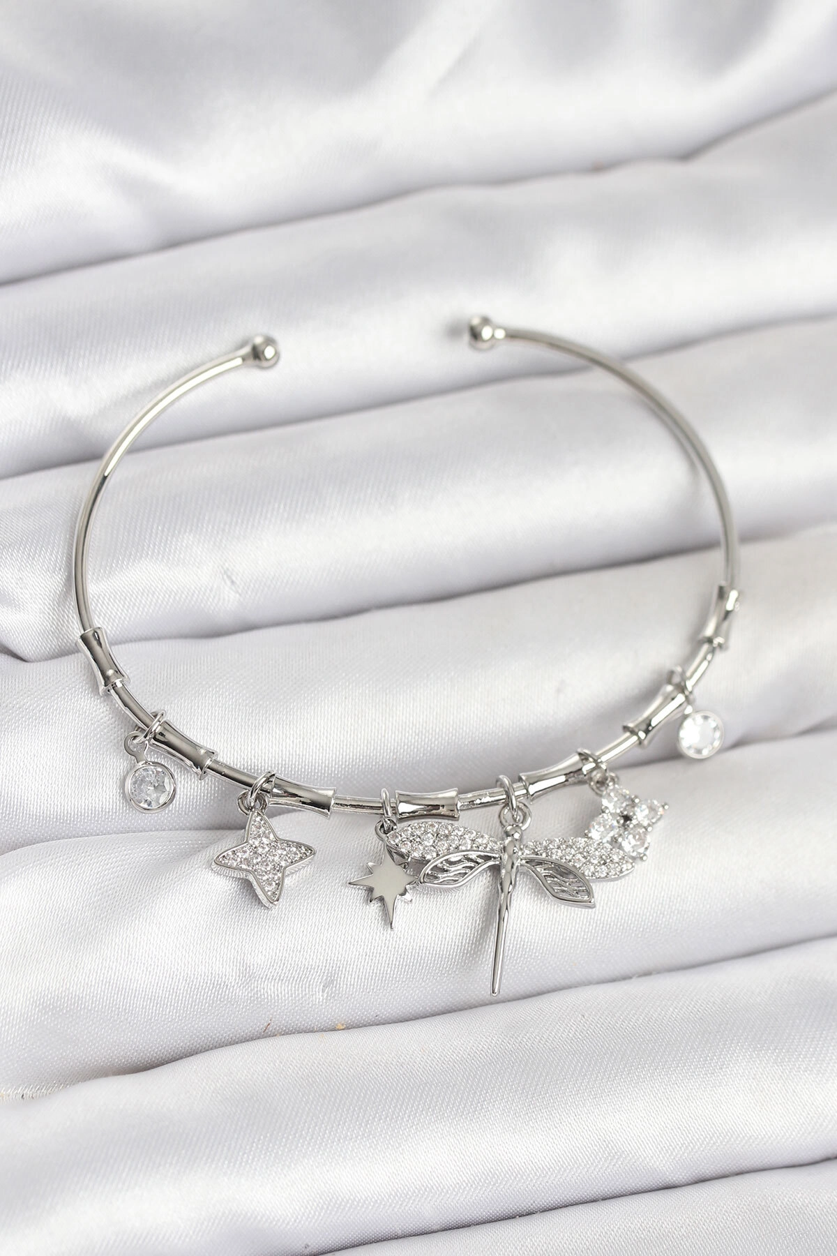 Yusufçuk Charmlı Gümüş Renk Pirinç Kadın Bileklik-0