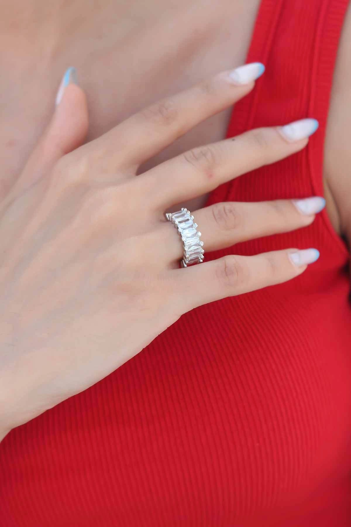 Zirkon Taşlı Gümüş Renk Baget Kadın Yüzük-1